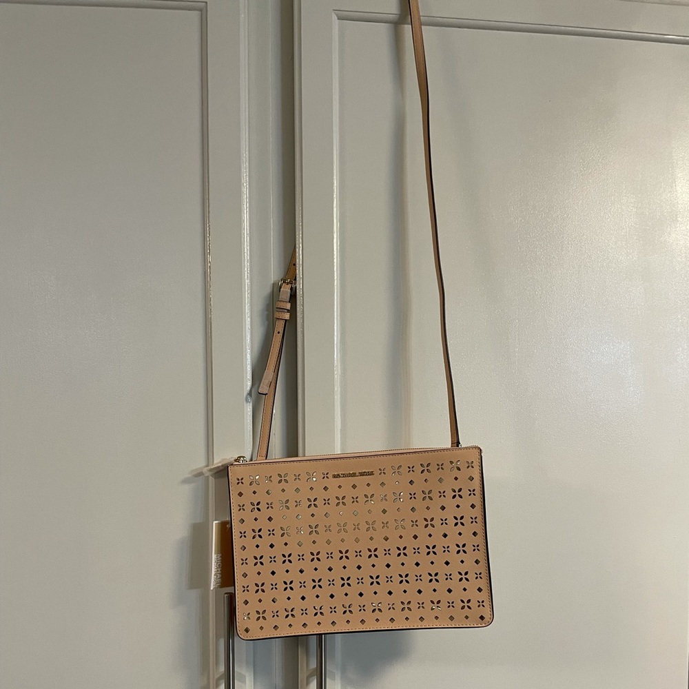 New with tags peach clutch crossbody. MK this bag is super cute